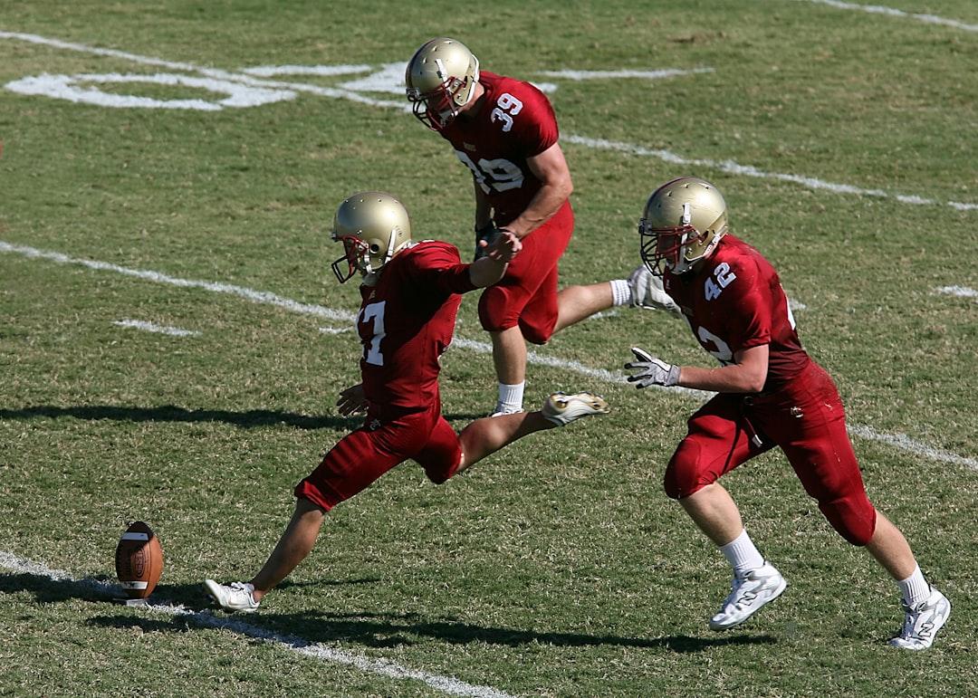 Football player doing goal kick from Keith Johnston on Unsplash Hội chứng 'Guillain Barré' gây liệt tức thời