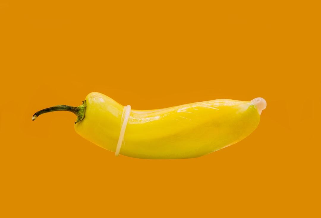 Yellow banana fruit with water droplets from charlesdeluvio on Unsplash Văn nghệ truyền tải thông điệp giáo dục về HIV/AIDS