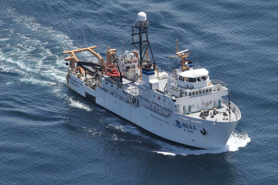 White cruise ship travelling during daytime from NOAA on Unsplash Gel chống HIV dành cho phụ nữ
