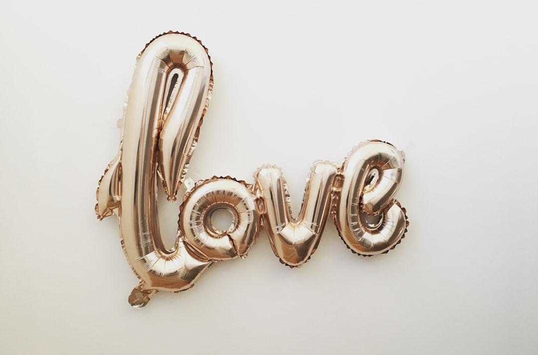 Gold love balloon from Mandy von Stahl on Unsplash