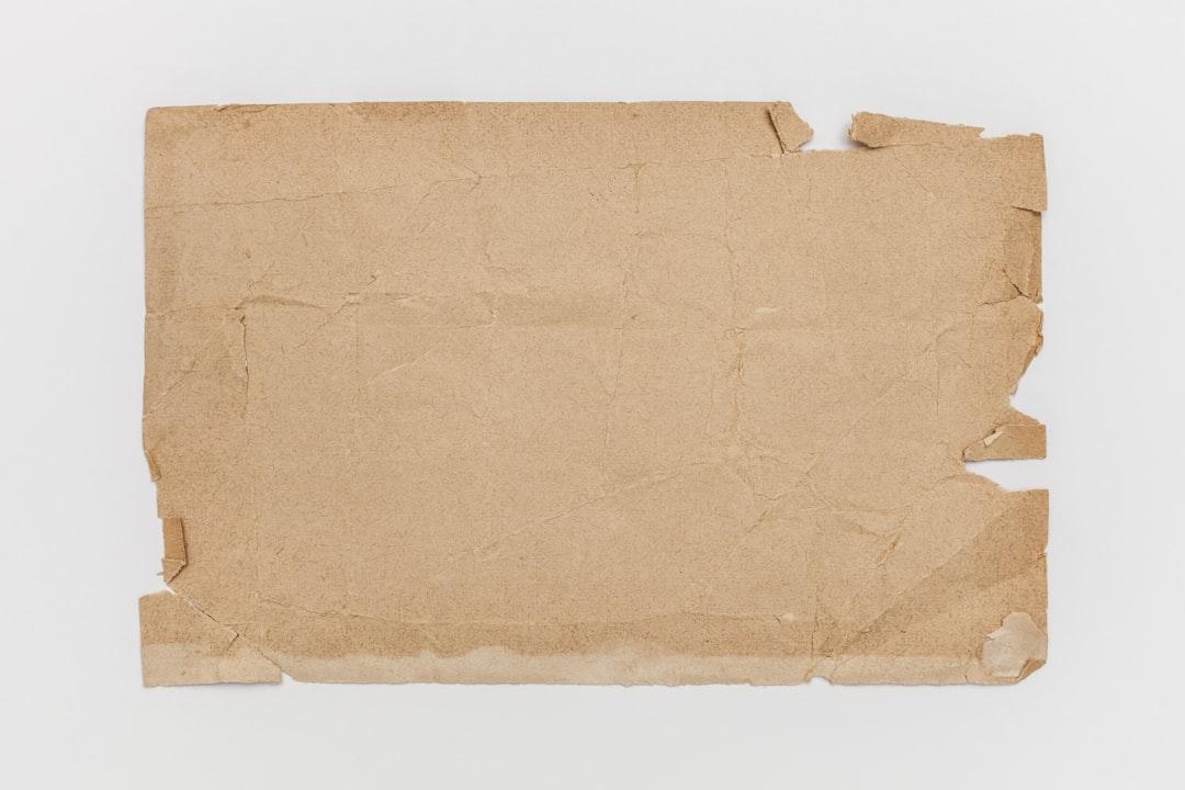 Brown cardboard box on white table from Dan Cristian Pădureț on Unsplash