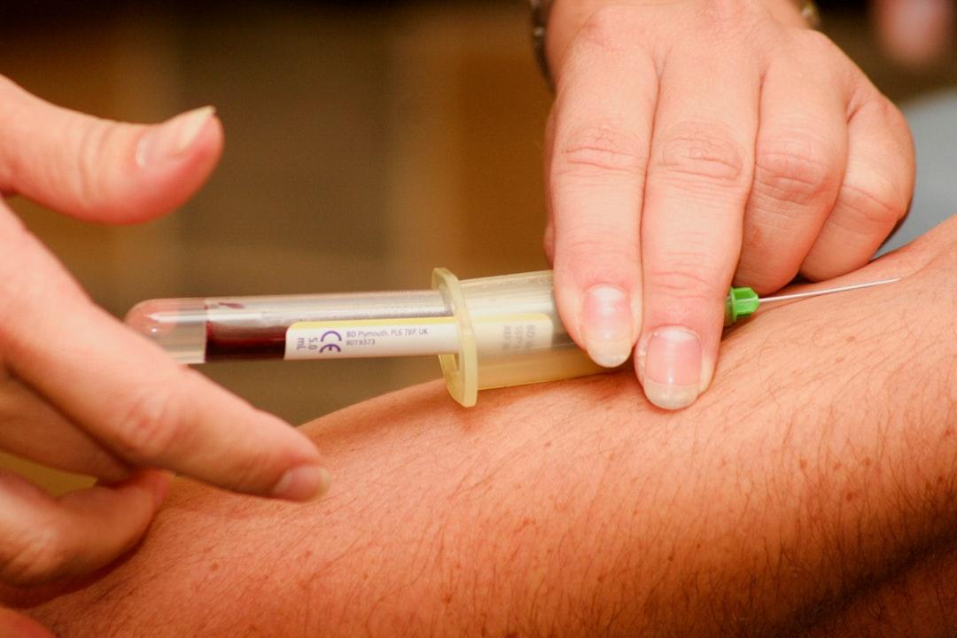 Person injecting syringe from Hush Naidoo Jade Photography on Unsplash