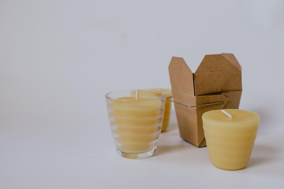 Three yellow pillar candles near small brown box from Kelly Sikkema on Unsplash Cyproheptadin trị chán ăn