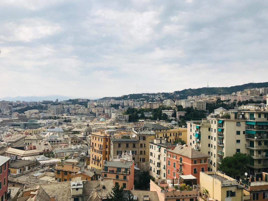 City during daytime from Zhenrui Mei on Unsplash Khẩn cấp thu hồi thuốc Ommed- 20