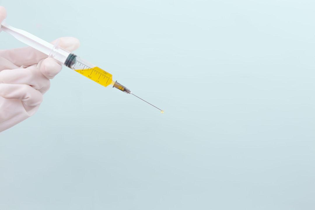 Vaccine ngừa cúm A/H1N1: Đều có phản ứng phụ