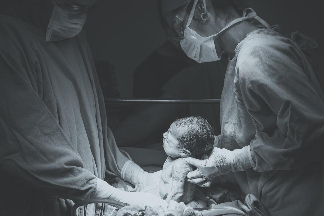 Greyscale photo of medical operation from Patricia Prudente on Unsplash Phụ nữ mang thai mắc bệnh răng miệng có thể đẻ non
