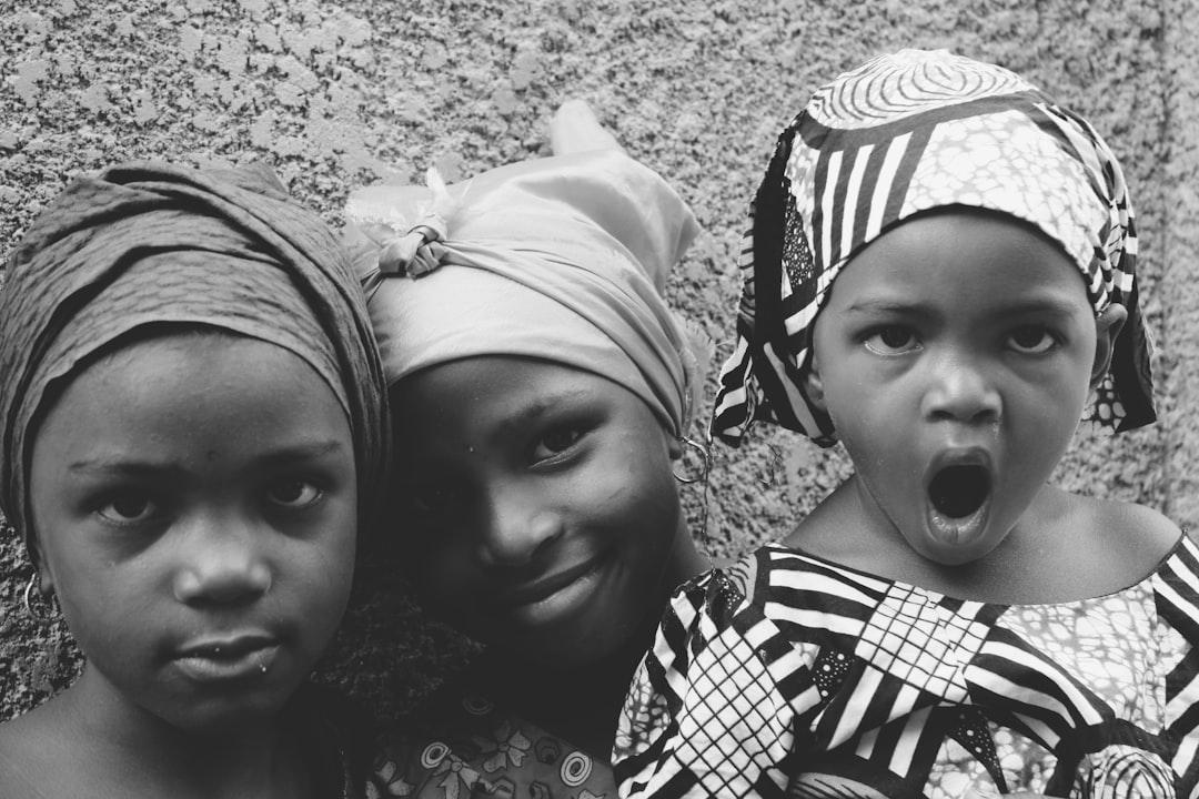 grayscale photography of girls Sinh dục, Bài tiết - Ðái dầm