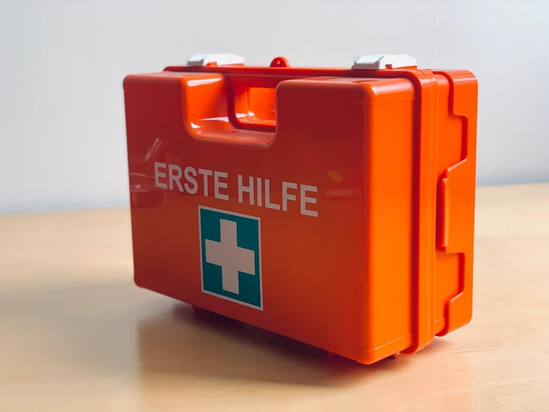 orange Erste Hilfe med kit Các vết thương và sự chảy máu