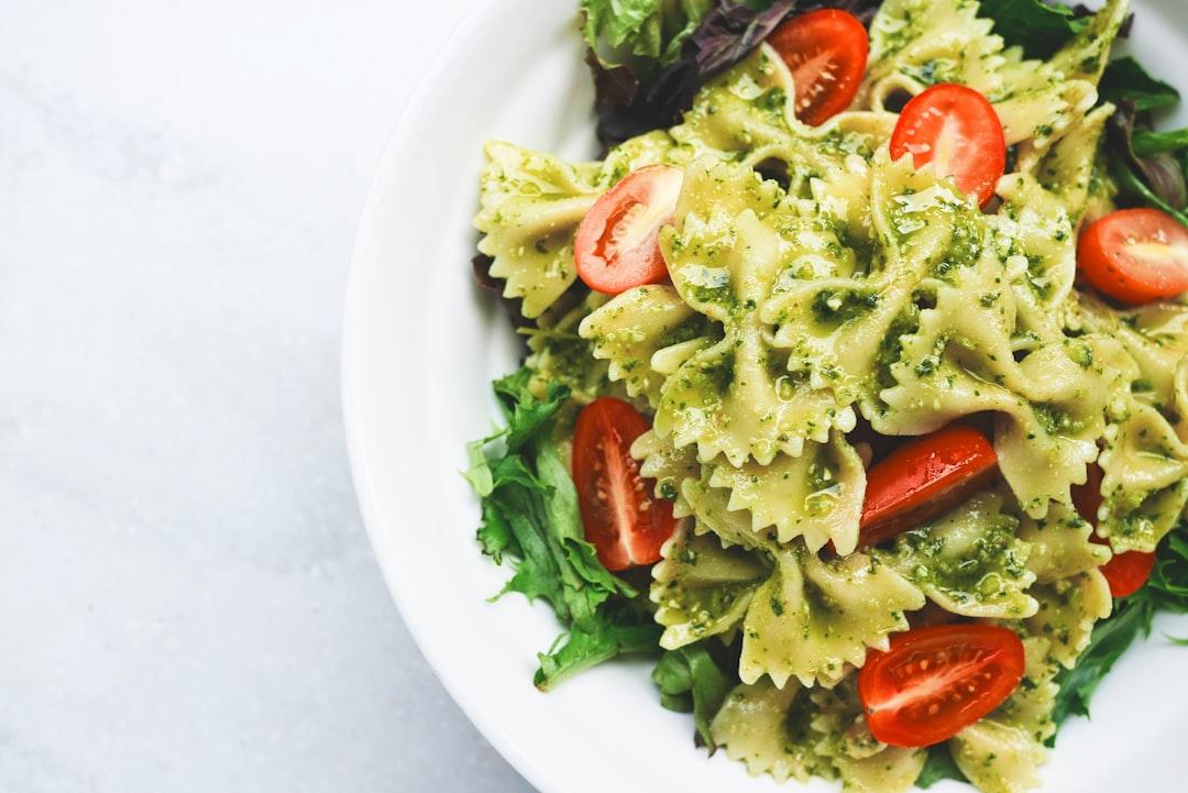Pesto pasta with sliced tomatoes served on white ceramic plate from Eaters Collective on Unsplash Nhiều thịt và sản phẩm từ thịt nhiễm khuẩn