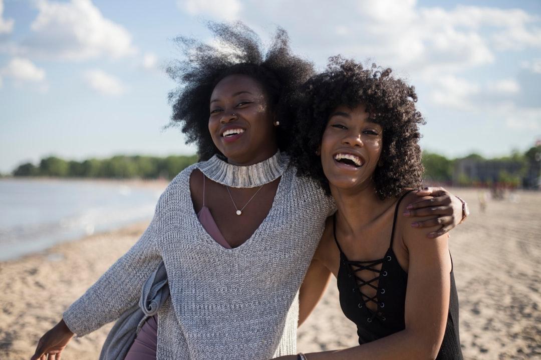 Photo of woman beside another woman at seashore from Thought Catalog on Unsplash Cuồng nhiệt khắc có thưởng