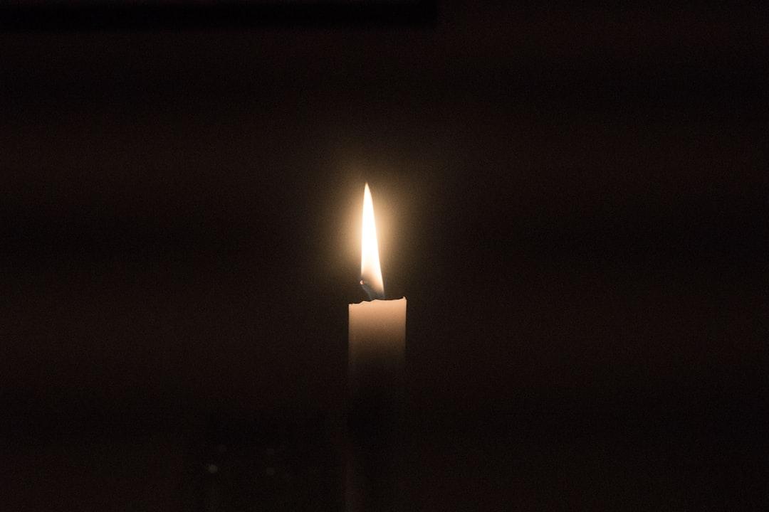 Lighted candle from Jarl Schmidt on Unsplash Tiêu khiết thanh - giữ gìn sự trong sáng của giọng nói