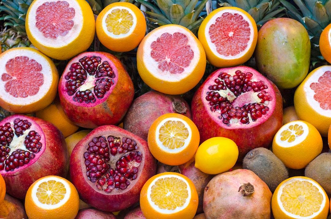 Kiwis and oranges from Luke Michael on Unsplash Mẹo duy trì vòng 2 thon gọn cho các nàng hay ăn hiệu