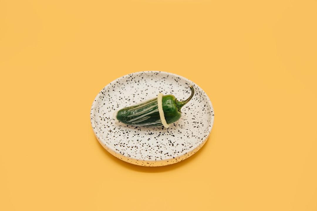 green vegetable on white ceramic plate Bệnh báo hiệu AIDS