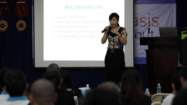 Không nên kỳ thị người bị vảy nến - Ảnh 4. Không nên kỳ thị người bị vảy nến - Ảnh 4.